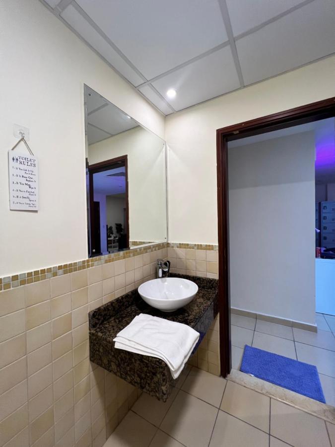 Robin Beach Hostel Jbr Dubai Exterior photo